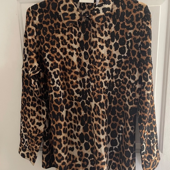 CHICO'S Leopard print blouse Chico’s size 1 - Picture 4 of 12